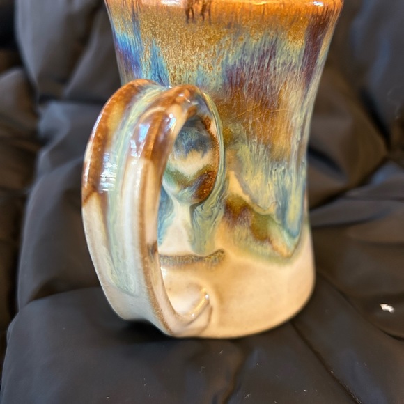 This mug hand made by Erik Hertz a professional potter over 40 years - Picture 2 of 8